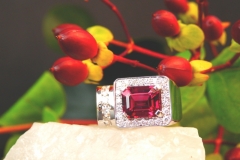 Bague tourmaline rubellite et diamants, or blanc 18K