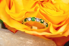 Alliance diamants et grenats tsavorite, or blanc 18K