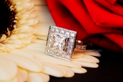 Bague diamant princesse entouré de diamants, or blanc 18K