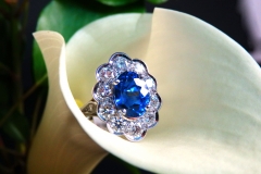 Bague saphir bleu 3.50ct et diamants, or blanc 18K