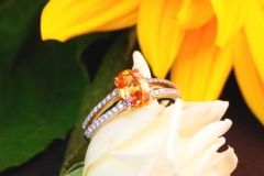 Bague saphir jaune orangé et diamants, or blanc 18K