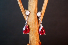 Boucles d'oreilles tourmalines rouges et diamants, or blanc 18K