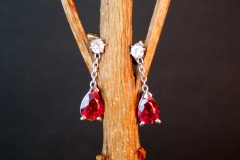 Boucles d'oreilles tourmalines rouges et diamants, or blanc 18K