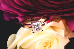 Solitaire diamant princesse, or blanc 18K